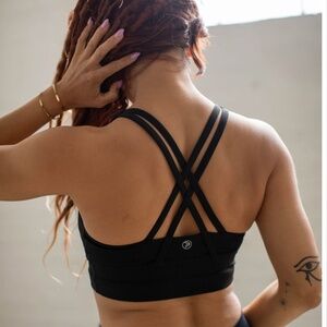 *NWT SAVVI FEMME-X SPORTS BRA BLACK MEDIUM